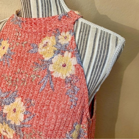 NEW W5 Tunic Top Large Sleeveless Faded Red Floral Gold Blue Greens Buttons - Picture 7 of 16